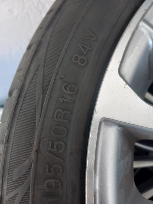 Продам летние шины с дисками