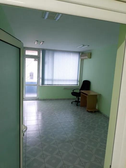 Дава се под наем Двустаен апартамент в Варна, Център - 57 кв.м за 400 € - Снимка #2