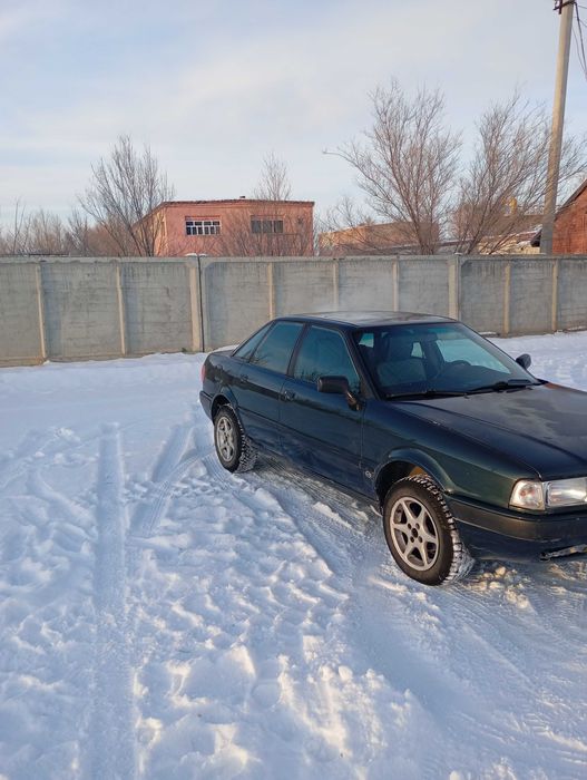 Машина ауди 80б4