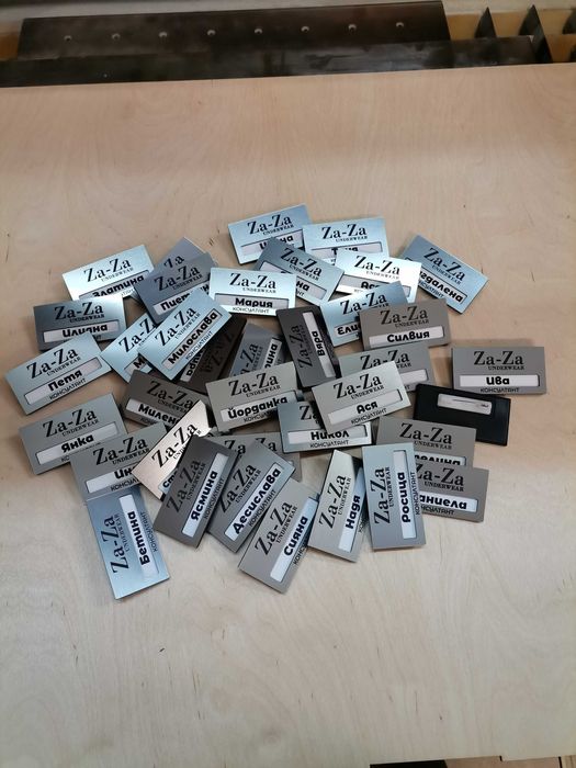 Стилни и практични баджове за вашия екип