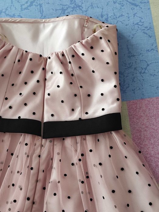 Розова рокля с ефирен тюл