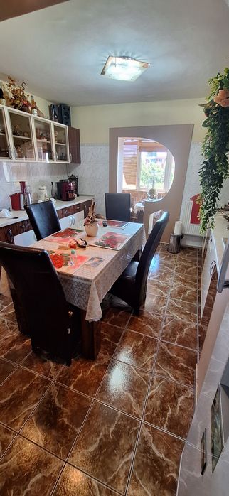 Vand apartament 3 camere- decomandat,str.I.L.Caragiale,pret 143000  € negociabil.