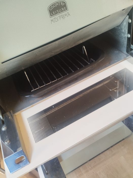 Печка с фурна и котлони за каравана кемпер на газ