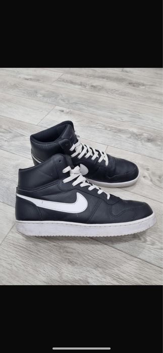 Продам мужские кроссовки