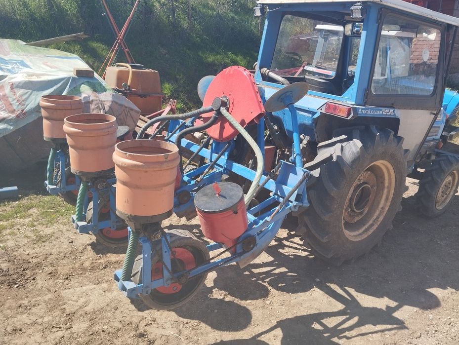 Semanatoare de porumb mic