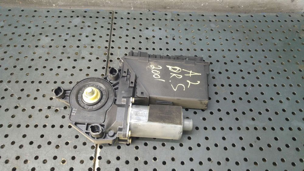 Motoras macara dreapta spate audi a2 8z0 8z0959802b
