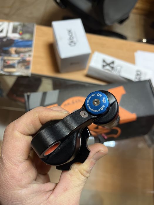 Заден шок FOX VAN RC 240x76 нов