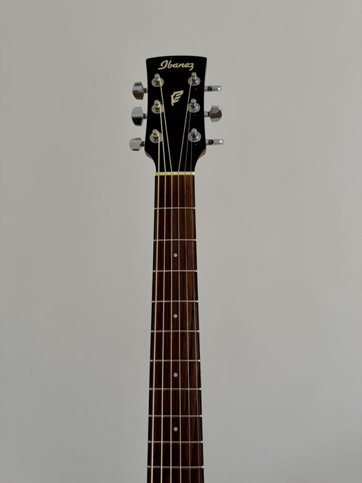 Ibanez PF18 акустикалық гитара, кәсіби реттелген
