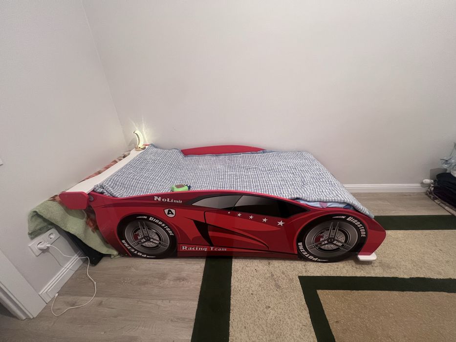 Продам кровать машинку