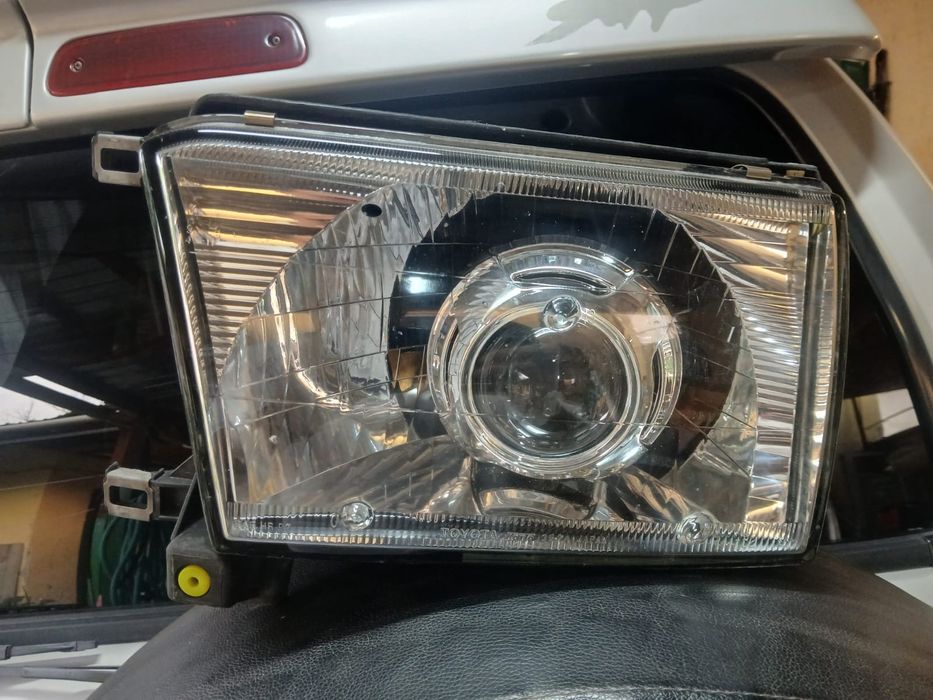 Продам фары на Toyota