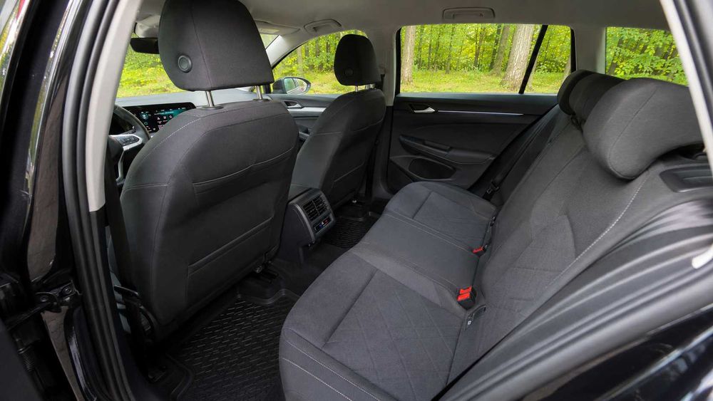 VW Golf Variant 1.5 eTSI DSG 2022 · 35.000 km · Unic proprietar