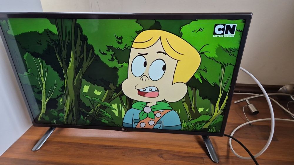 Смарт телевизор LG 32 INCH
+ дистанционно