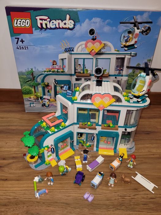 LEGO® Friends - Heartlake City Hospital 42621, 1045 части