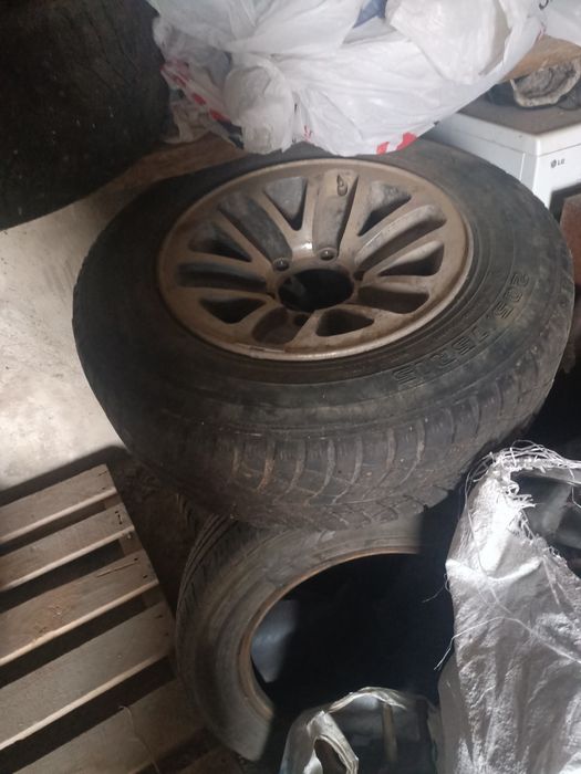 Продам диски с резиной 205/75/15