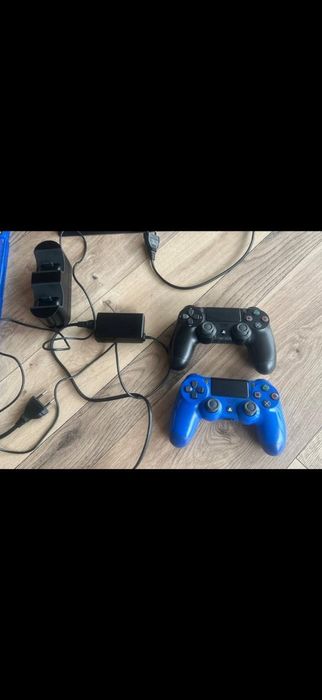 Продаеться Плейстейшен 4 про ( Play Station 4 Pro)