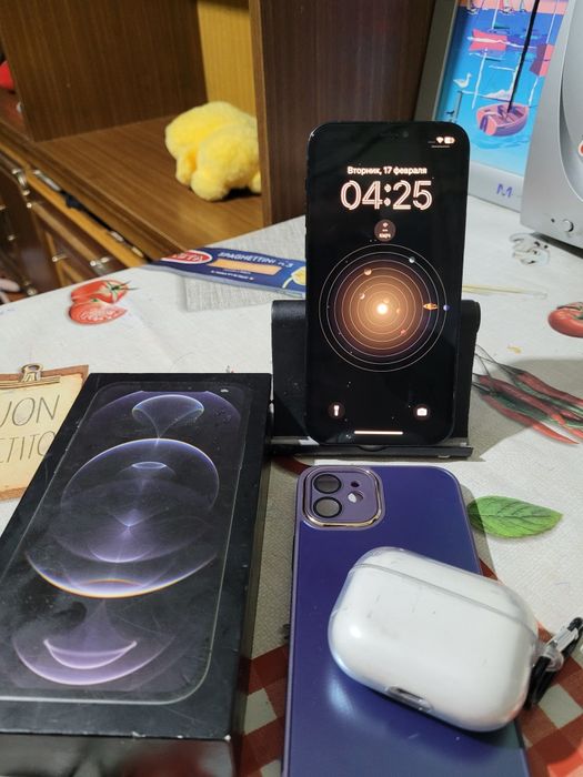 IPhone 12 чёрный ios  18.6.2