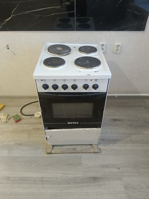 Продам кухонную плиту б/у, рабочая