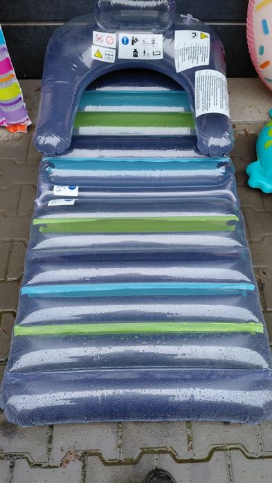 Надува Еми принадлежности.