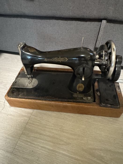 Продам швейную машинку