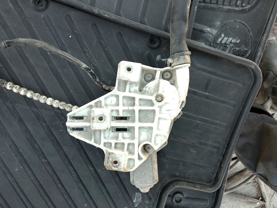 Продам запчасти на Мерседес Сешку