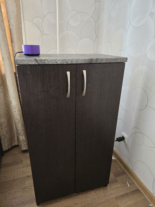 Продам тумбу с полками