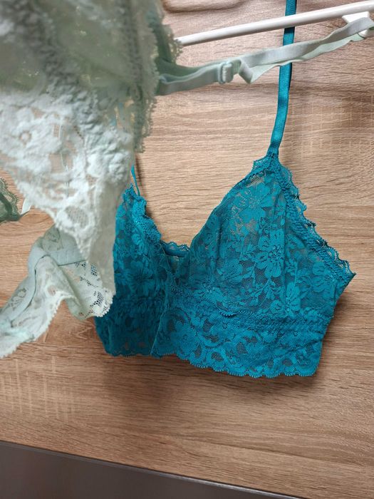 Set 2 sutiene dantela superbe, impecabile, marime B70