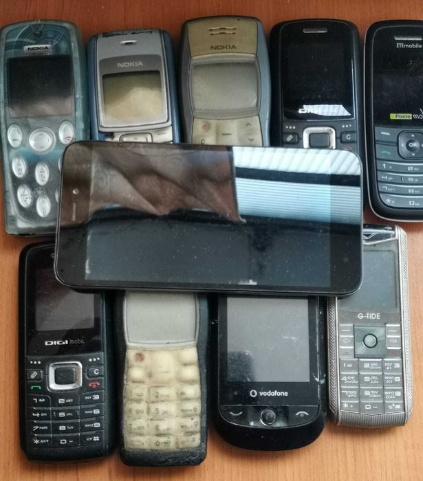Telefoane vechi pentru reciclare