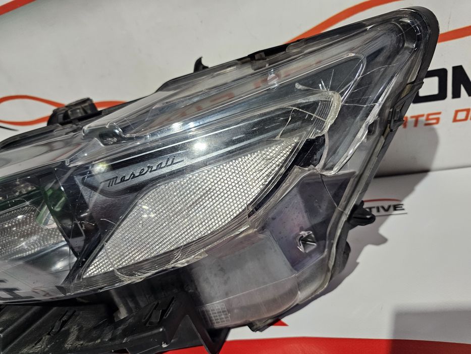 Far stanga bixenon Maserati Levante dupa 2016 cod 670032328