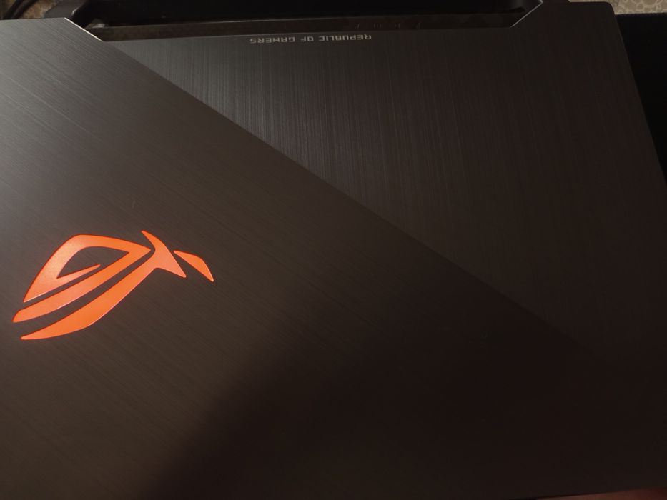 Vând Asus Rog Strix