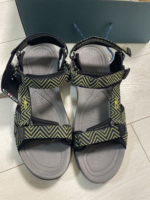 Чисто нови сандали номер 46