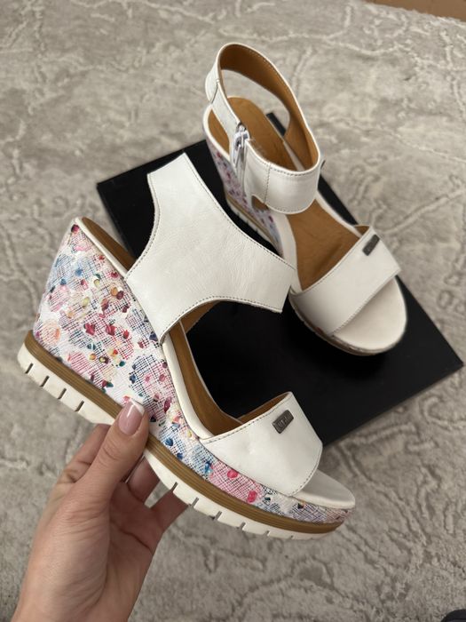 Дамски сандали естествена кожа