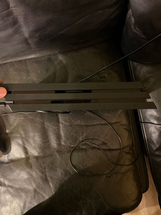 PlayStation 4 pro 1 TB с игри