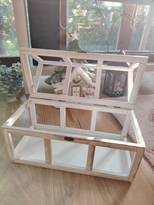 Винтиж къща за цветя