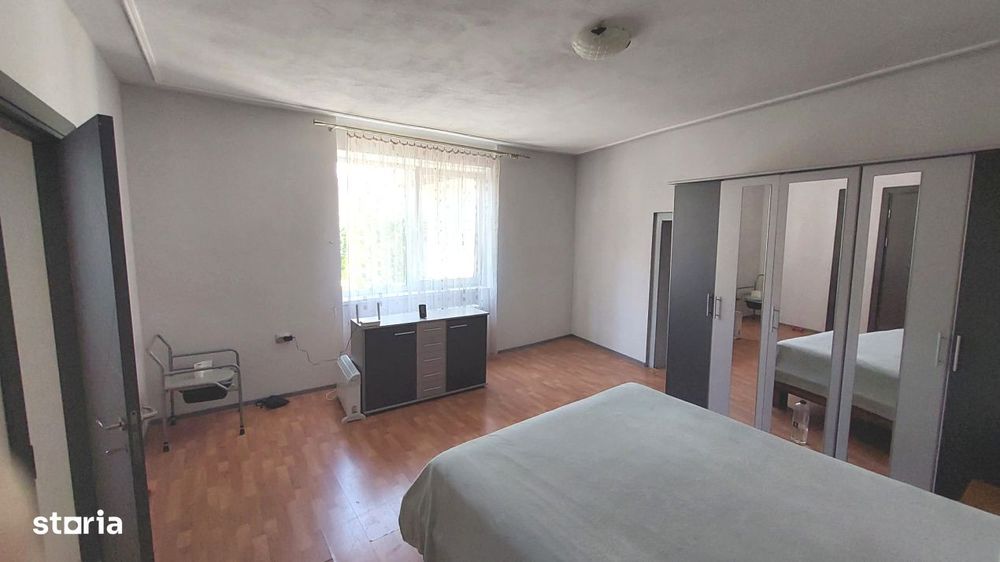 Casa cu 8 camere + 800mp teren Cisnadie zona Centrala