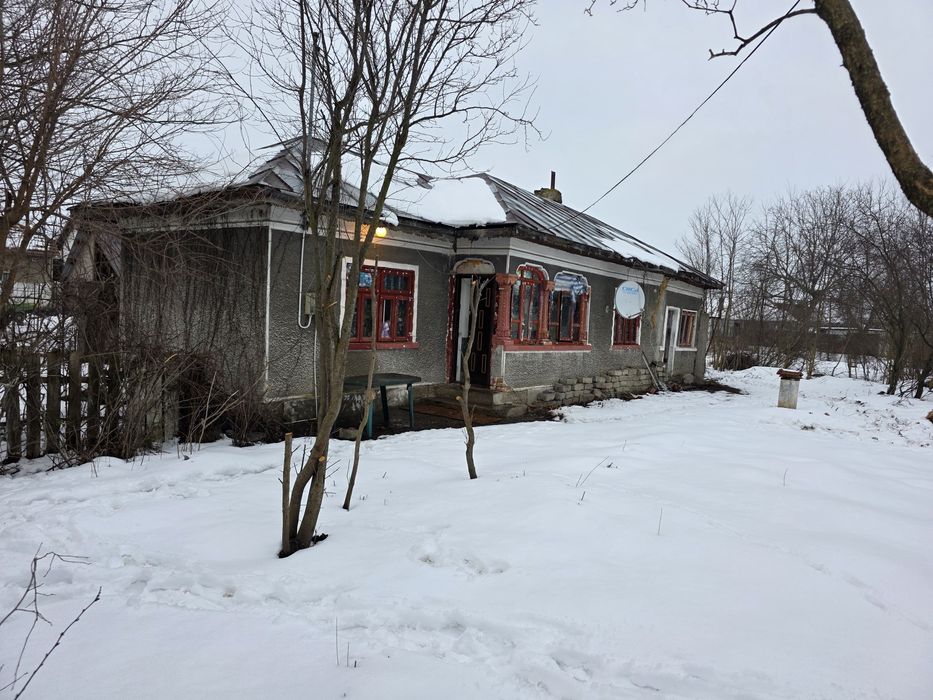 Casă bâtrânească 74 mp și curte 1080 mp intravilan  com Braniștea Titu