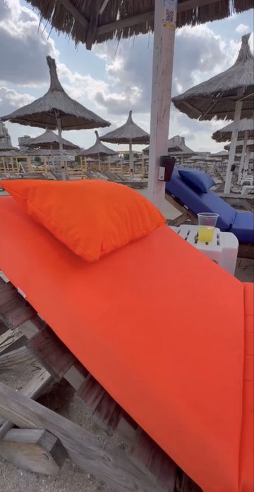 Echipamente plajă / beach bar – șezlonguri, umbrele, toaleta