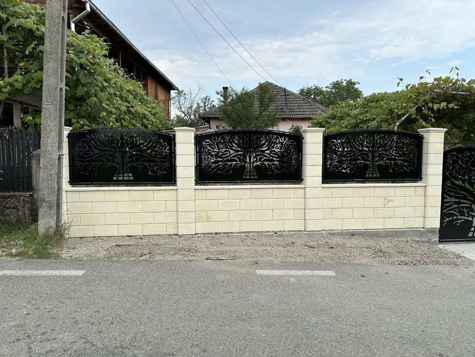 Porti garduri tabla decupată