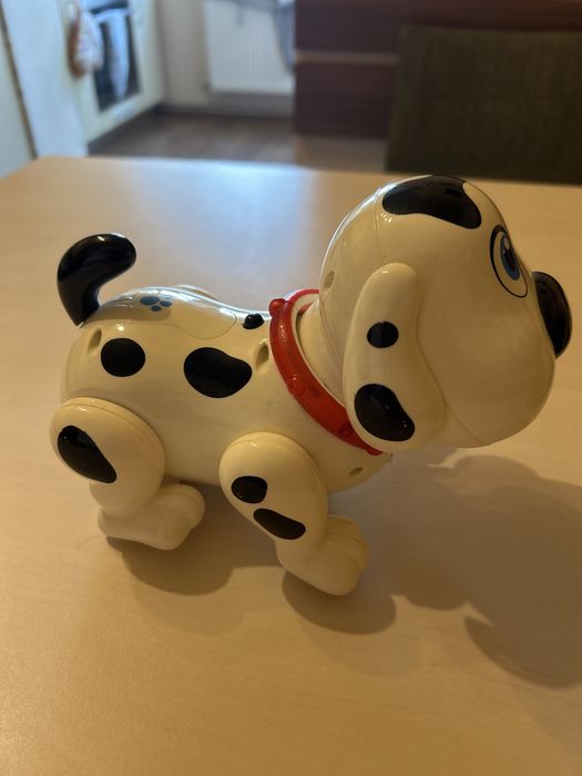 Caine interactiv care merge, cu sunete si lumini