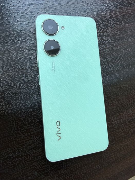 Смартфон vivo Y03 4/64 ГБ, мятный, отличное состояние