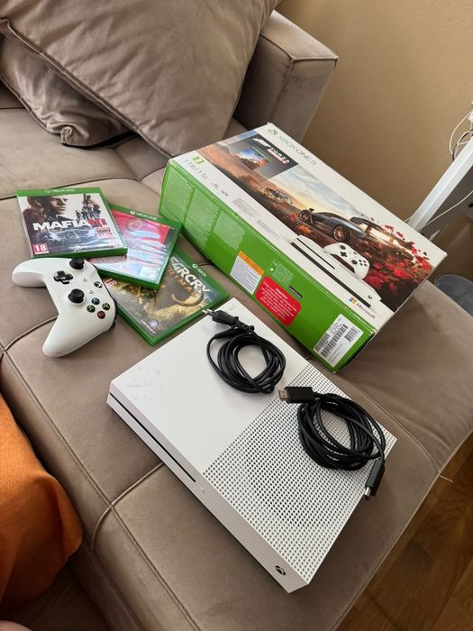 se vinde Xbox One S 1TB