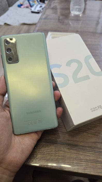 Продам Samsung s20 FE