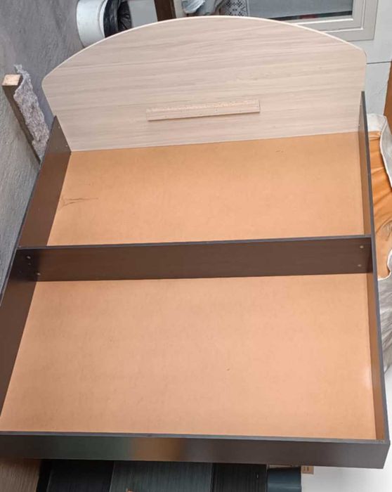 Легло (190см х 165см) с матрак