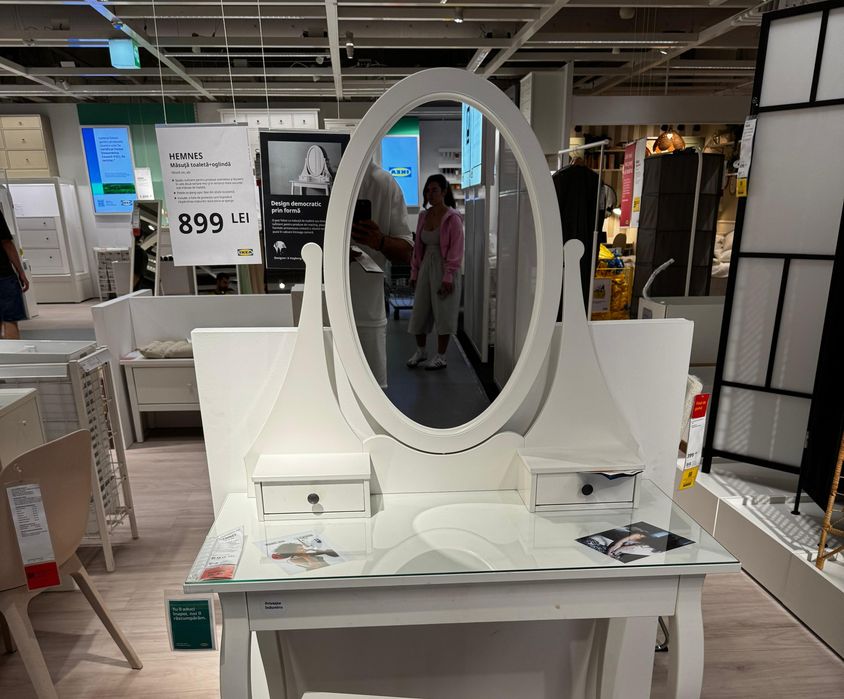 Măsuta toaleta cu oglinda Ikea