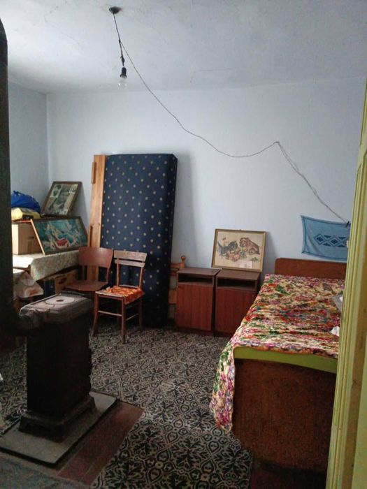 Продавам къща в с. Три кладенци.