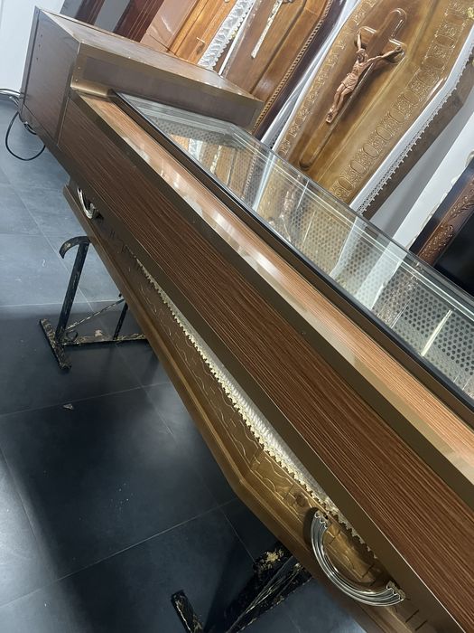 Inchiriez Frigider Mortuar