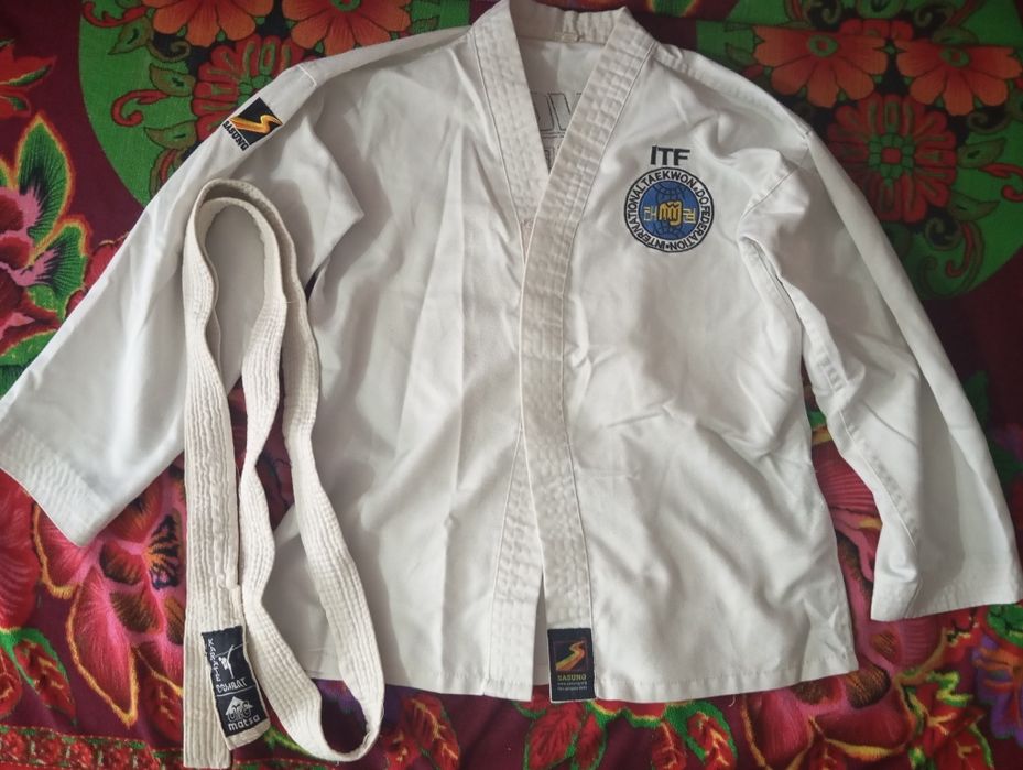 Продам Кимано с 2 штанами, 4000 тг.