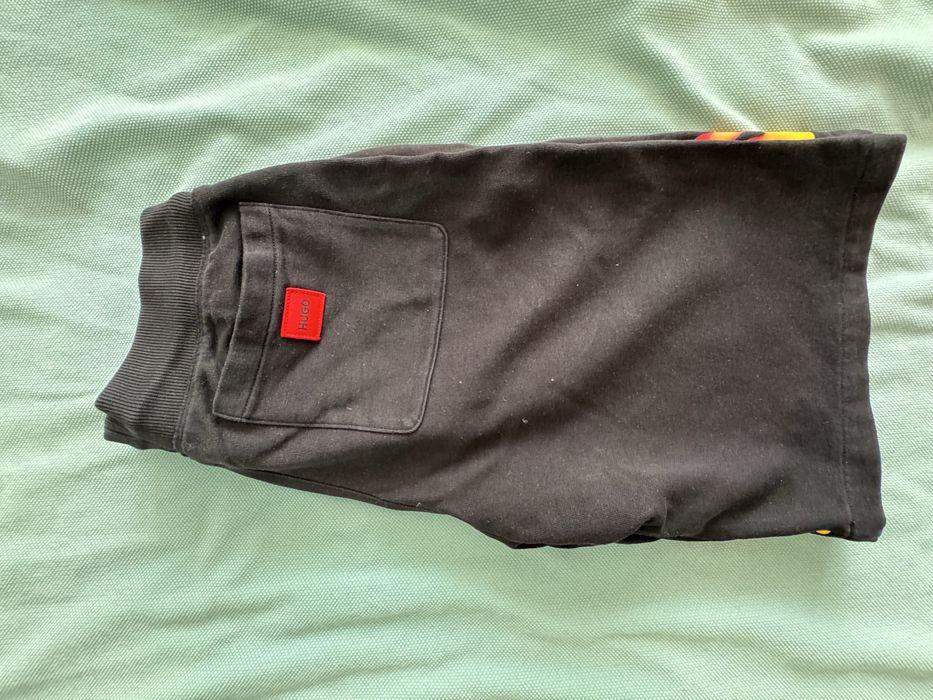 Pantaloni scurti Hugo Boss marimea M