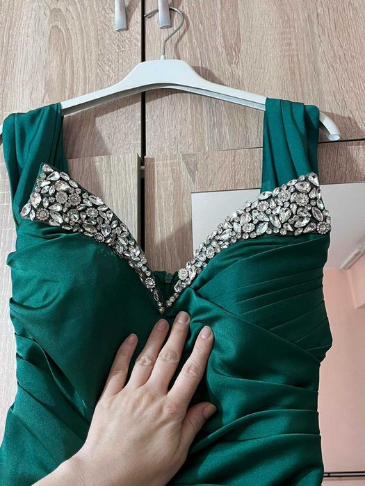 Абитуриентска рокля