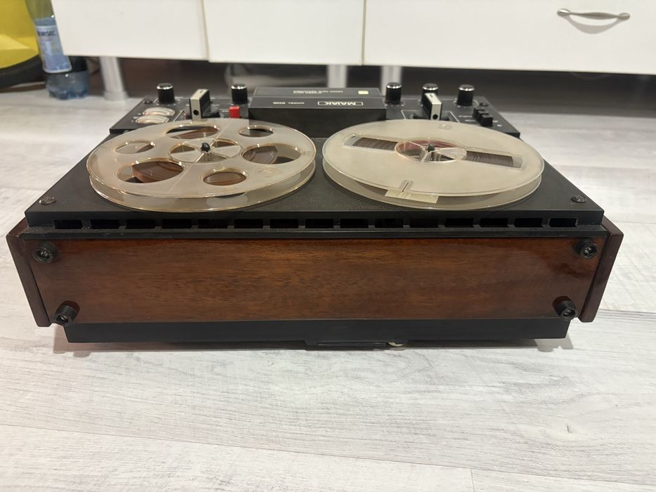 Magnetofon Majak 205 si unul pentru piese