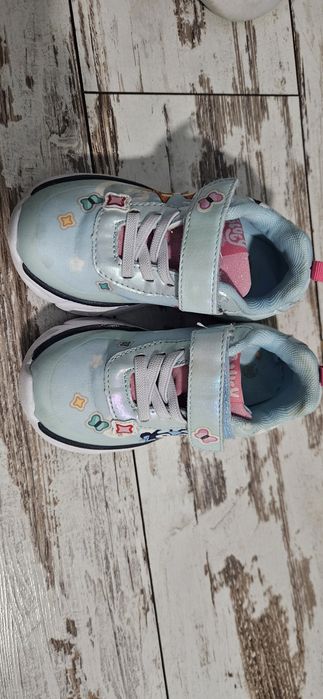 Обувки и сандали за момиче 25 номер